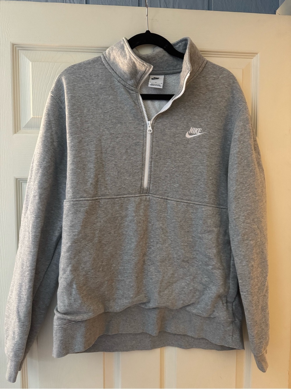 Nike Men’s Light Gray Quarter-Zip Sweatshirt